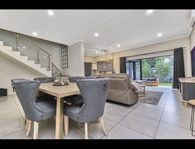 4 BEDROOM TOWNHOUSE FOR SALE IN SUNNINGHILL